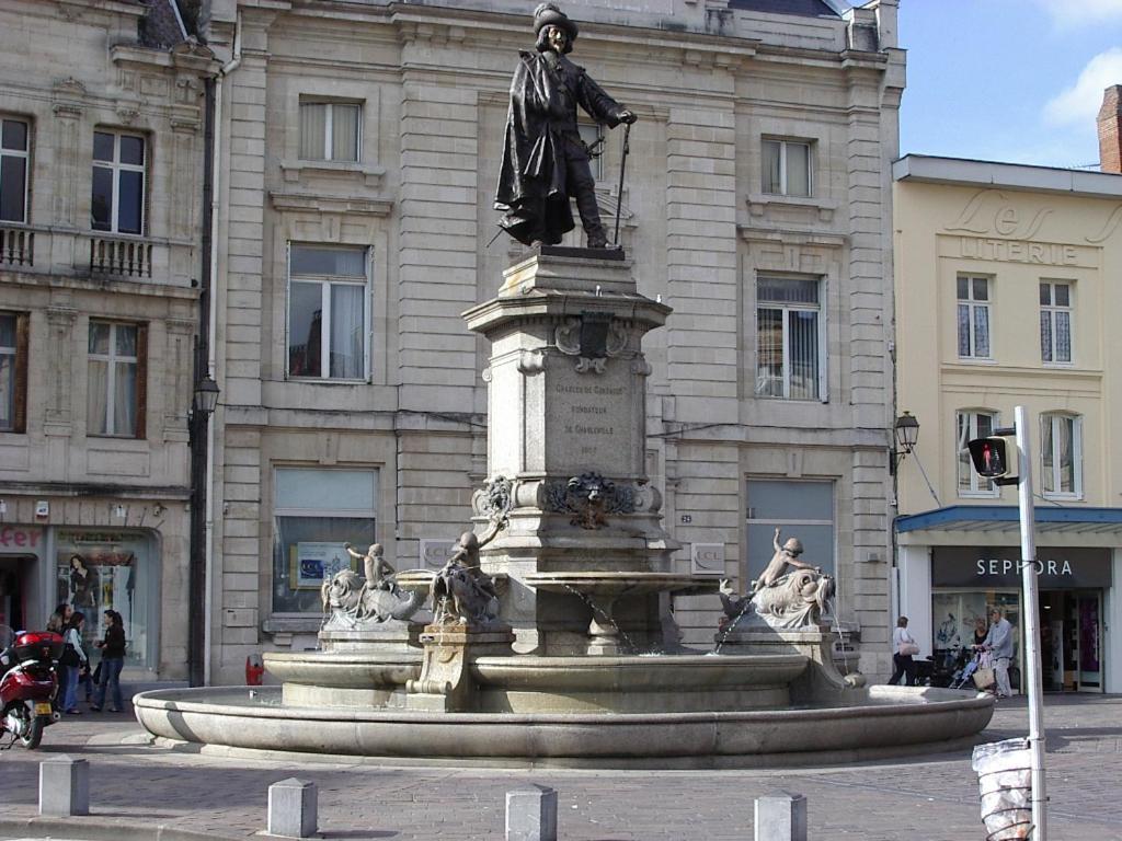 Budget Appart Avec Parking Au Centre-Ville Шарлевиль-Мезьер Экстерьер фото